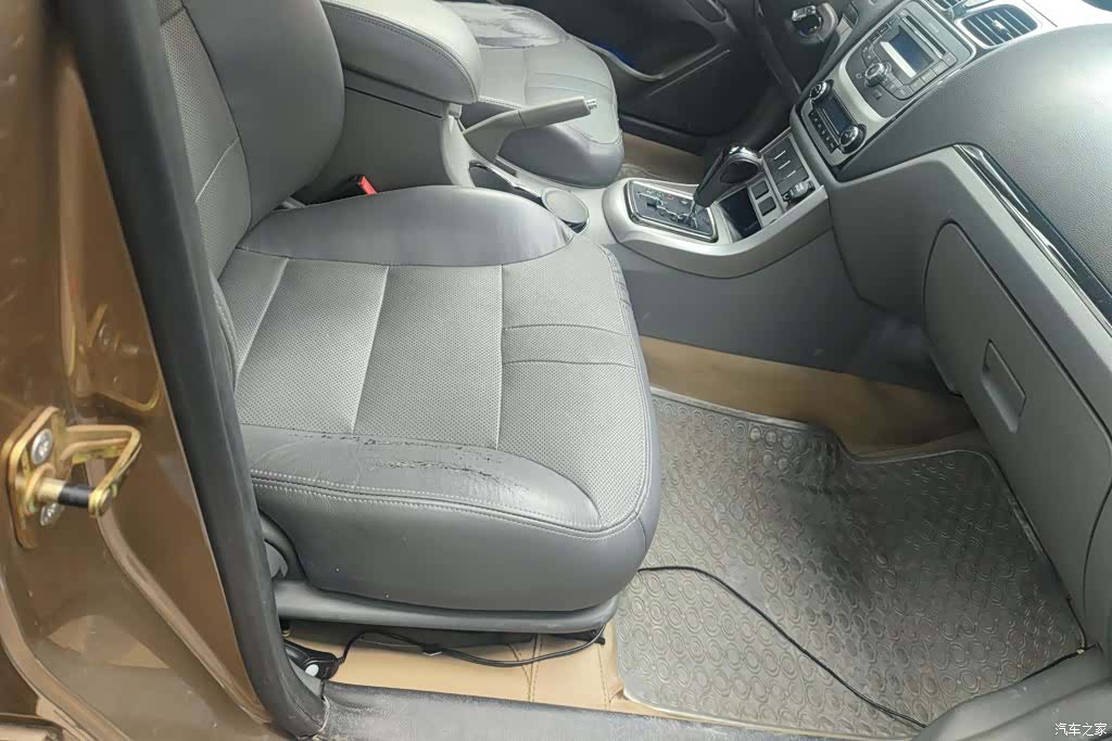 Geely Emgrand, 2012 8