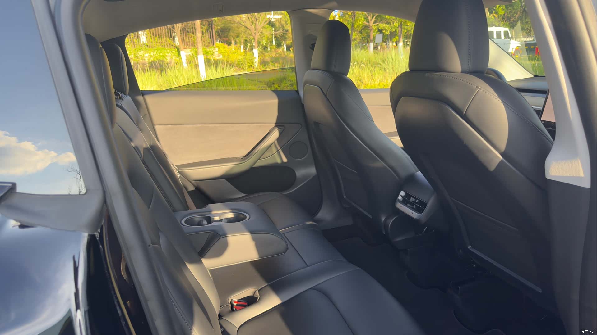 Tesla Model Y, 2023 14