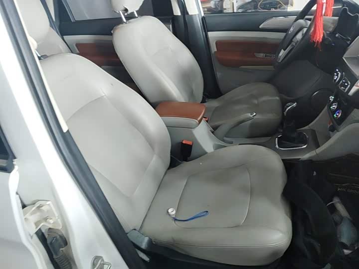 BAIC Huansu H3 2016 H3 F 1.5L МКПП Премиум