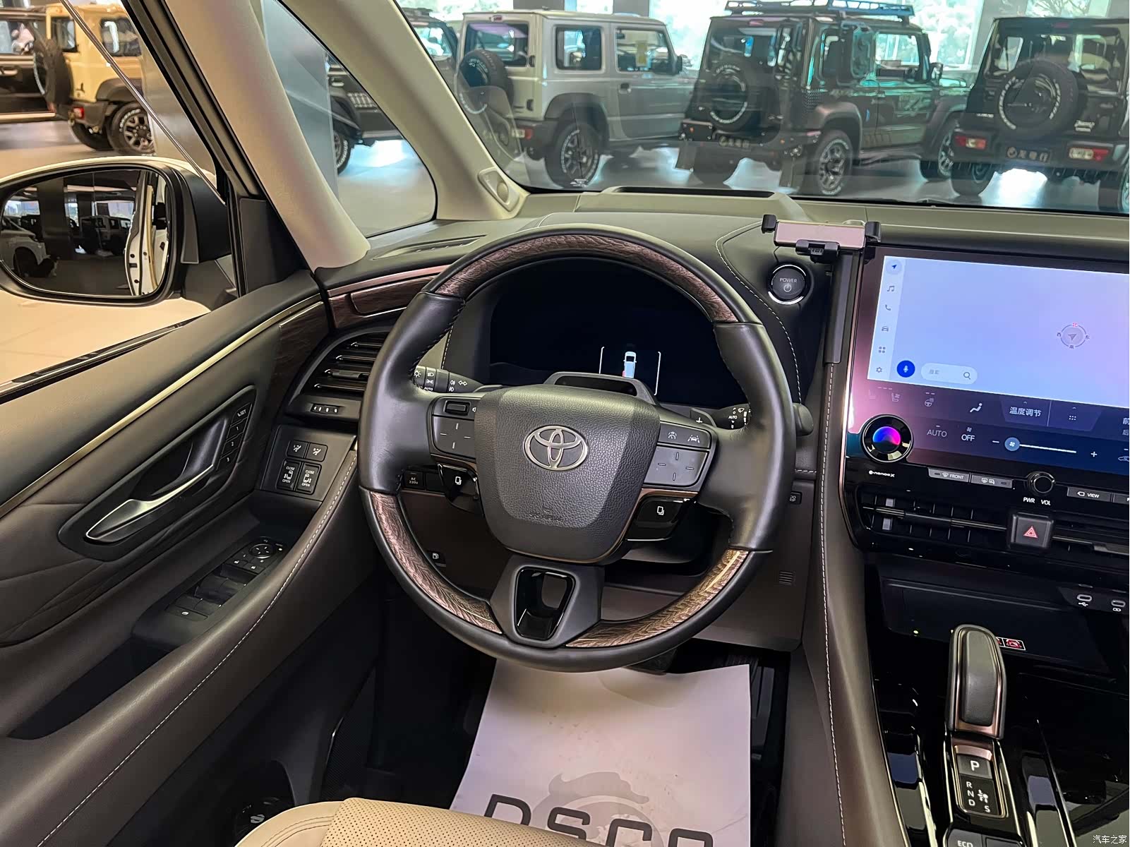 Toyota Alphard, 2024 8