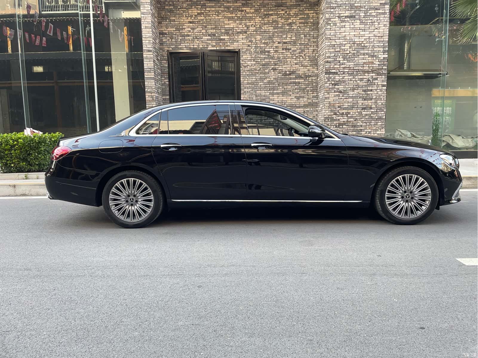 Mercedes-Benz E-Class, 2023 4