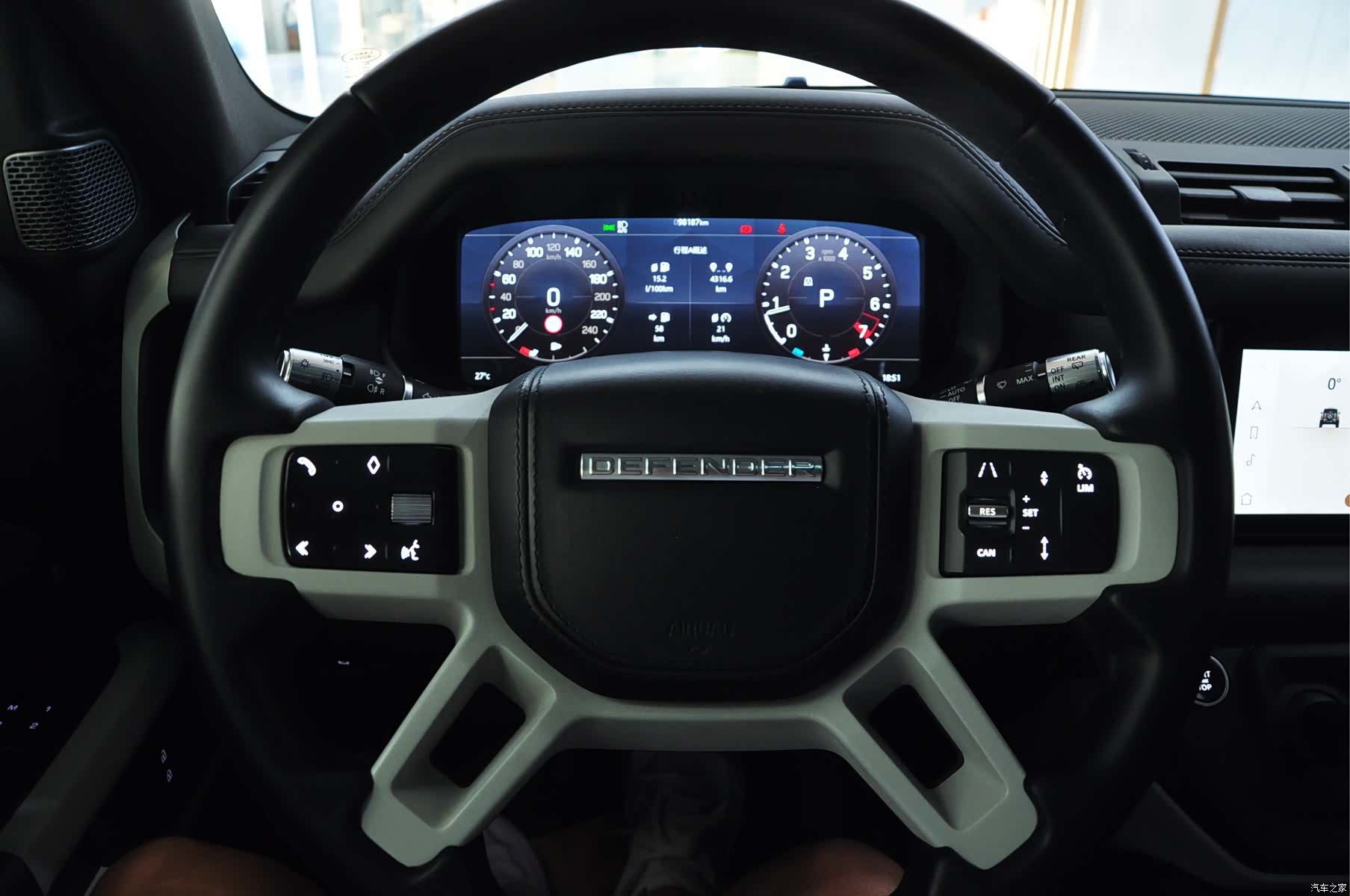 Land Rover Defender, 2021 8