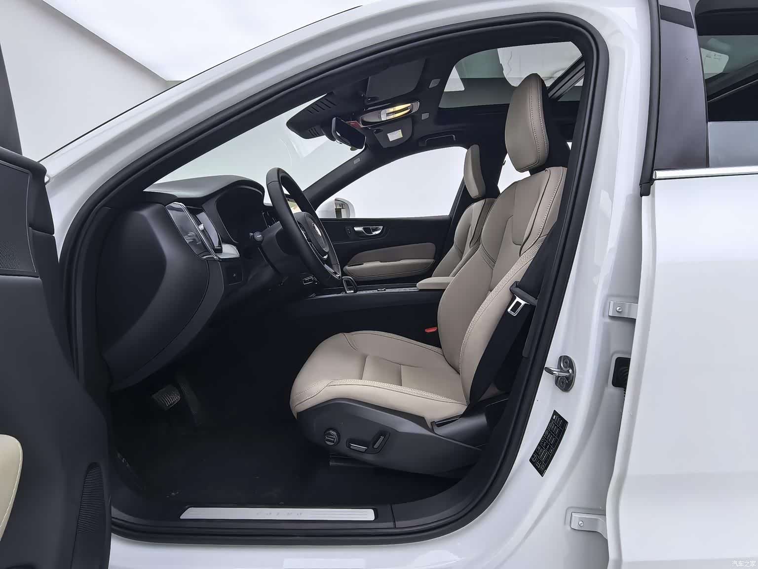 Volvo XC60, 2025 16