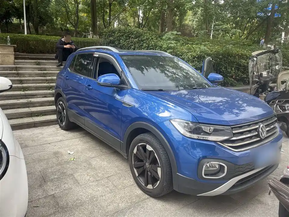 Volkswagen Exploring the shadow