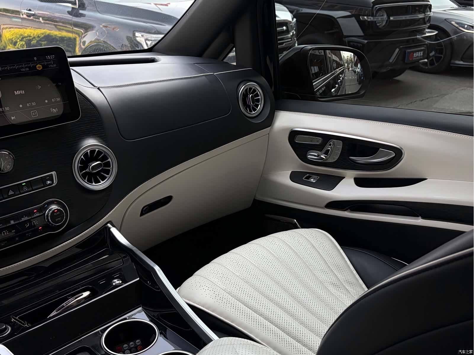 Mercedes-Benz 7, 2023 19