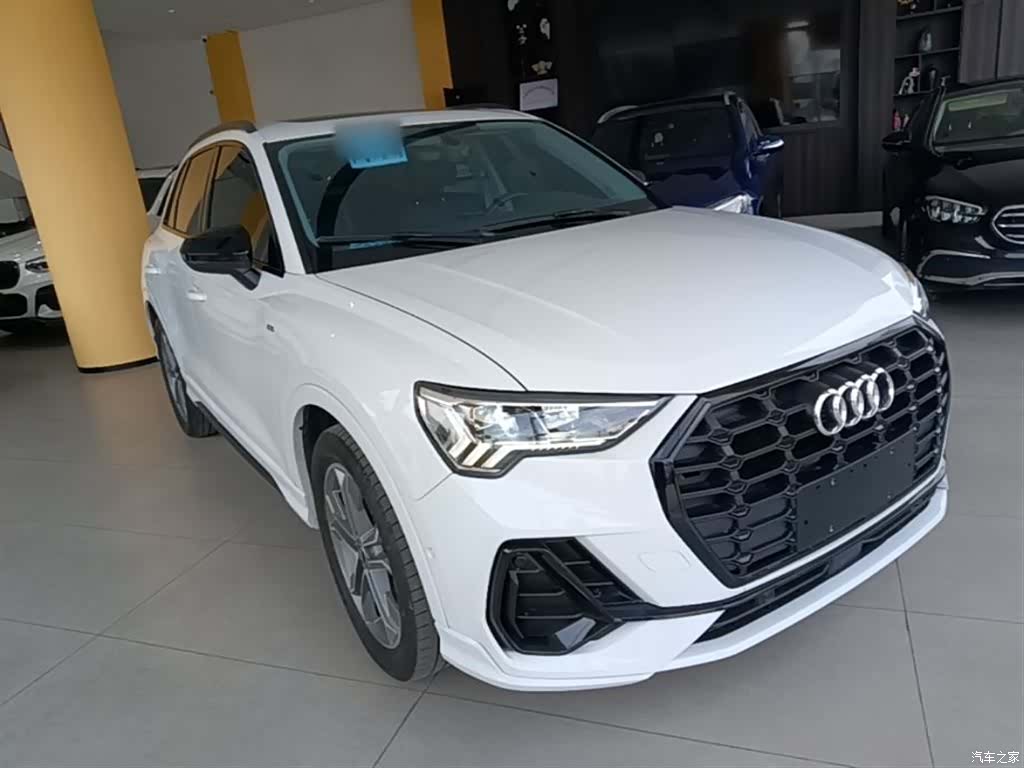 Audi Q3, 2023 4