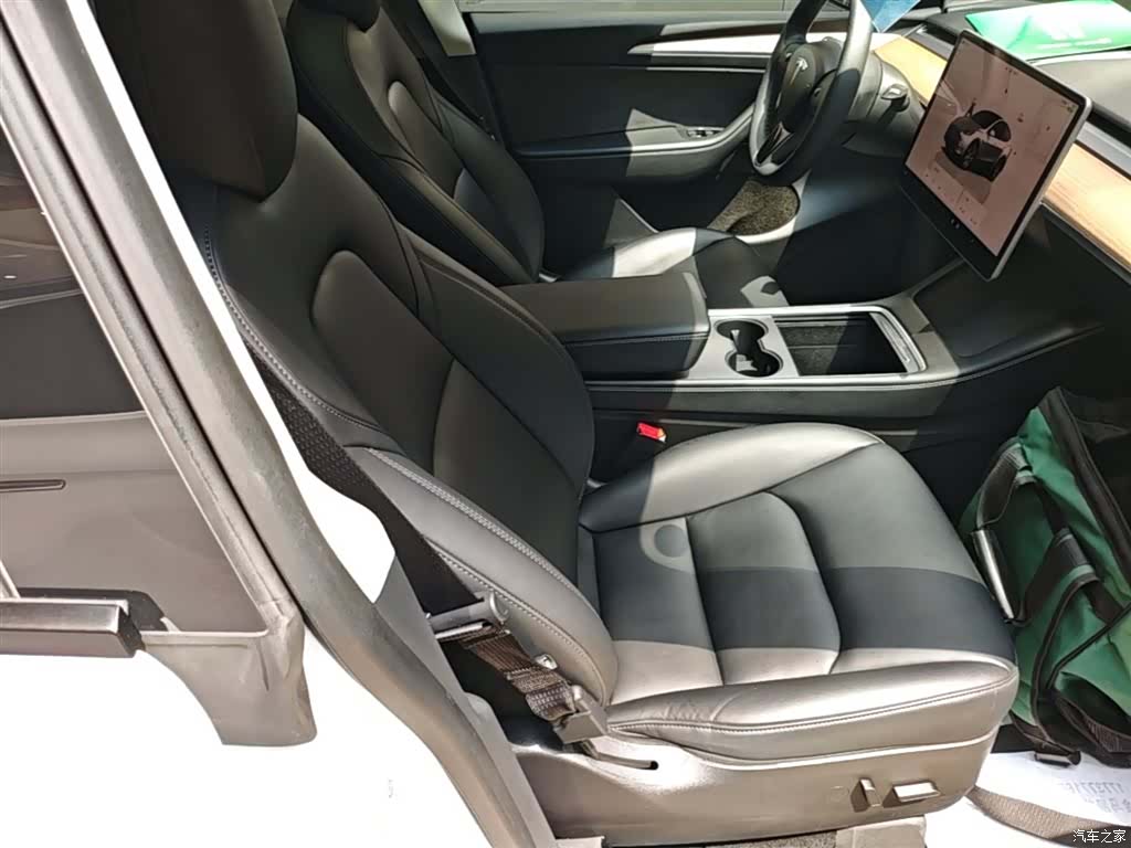 Tesla Model Y, 2022 25