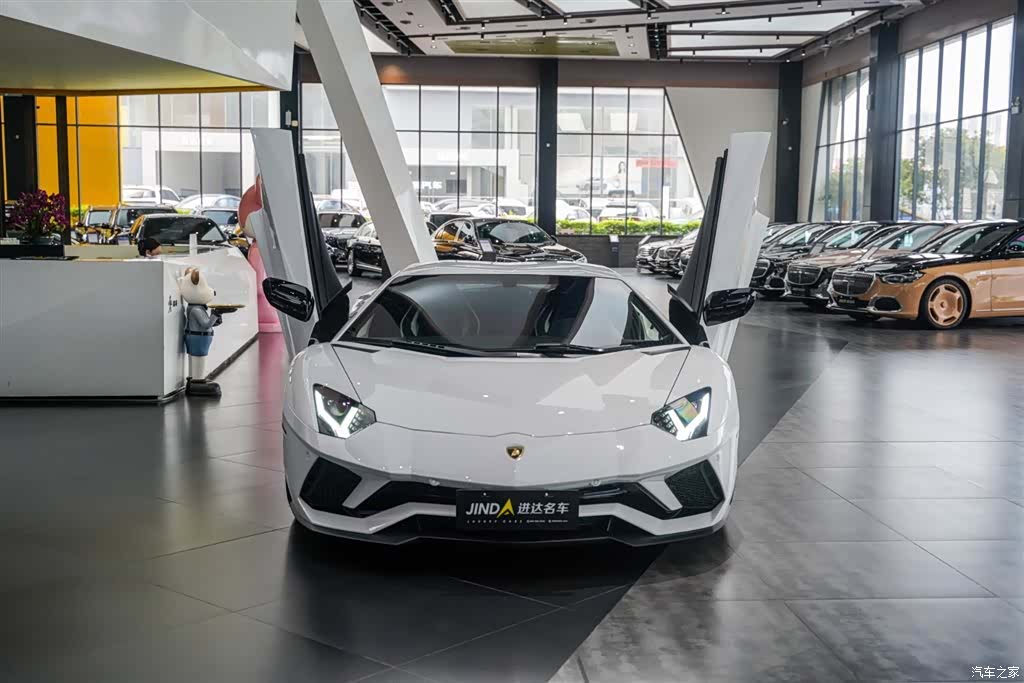 Lamborghini Aventador, 2019 9