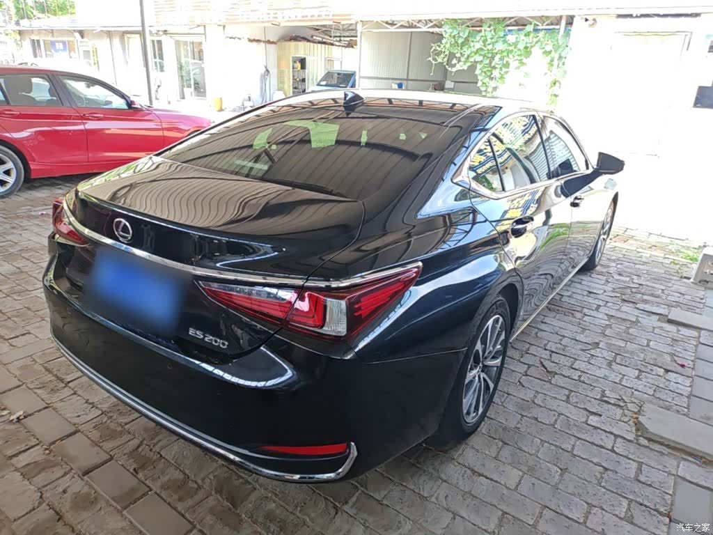 Lexus ES, 2022 все фото
