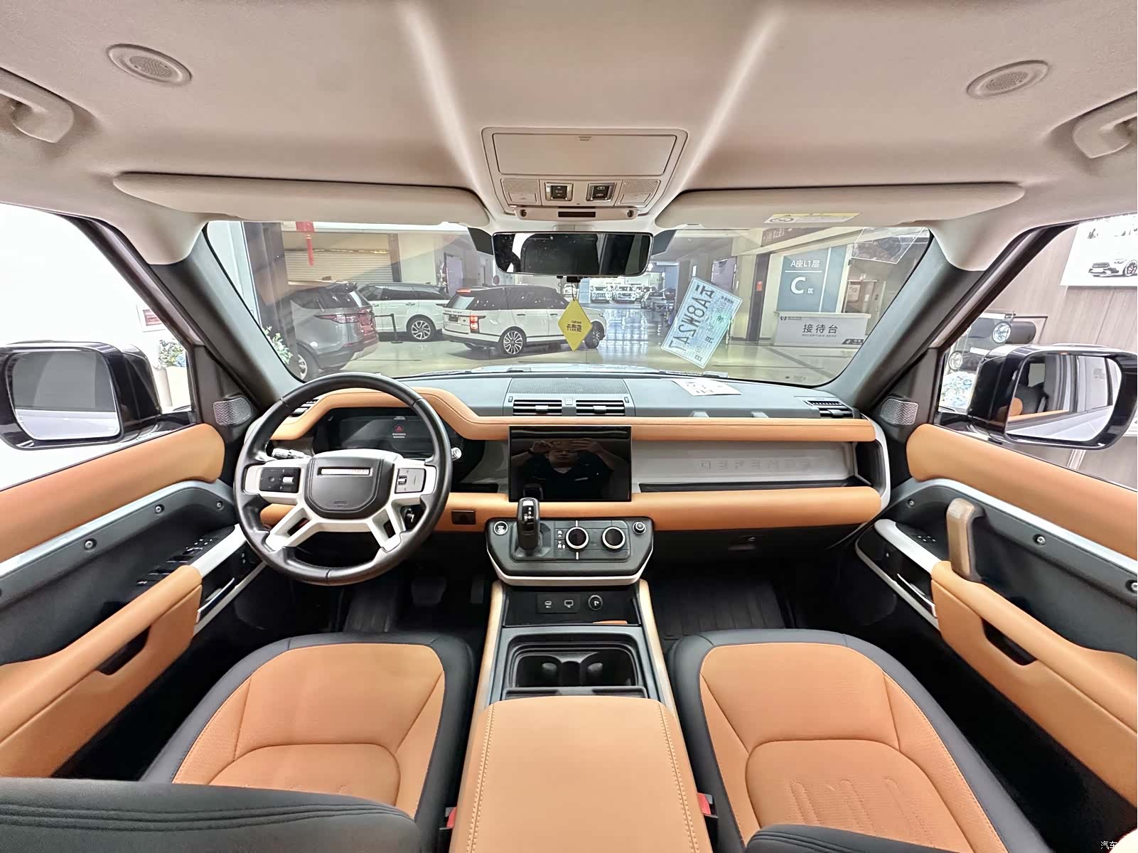 Land Rover Defender, 2021 9