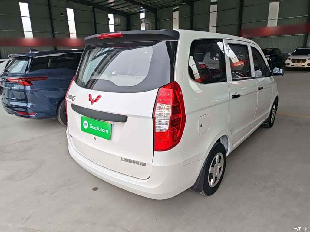 Wuling Hongguang, 2022 все фото