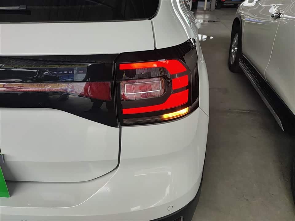 Volkswagen Exploring the shadow