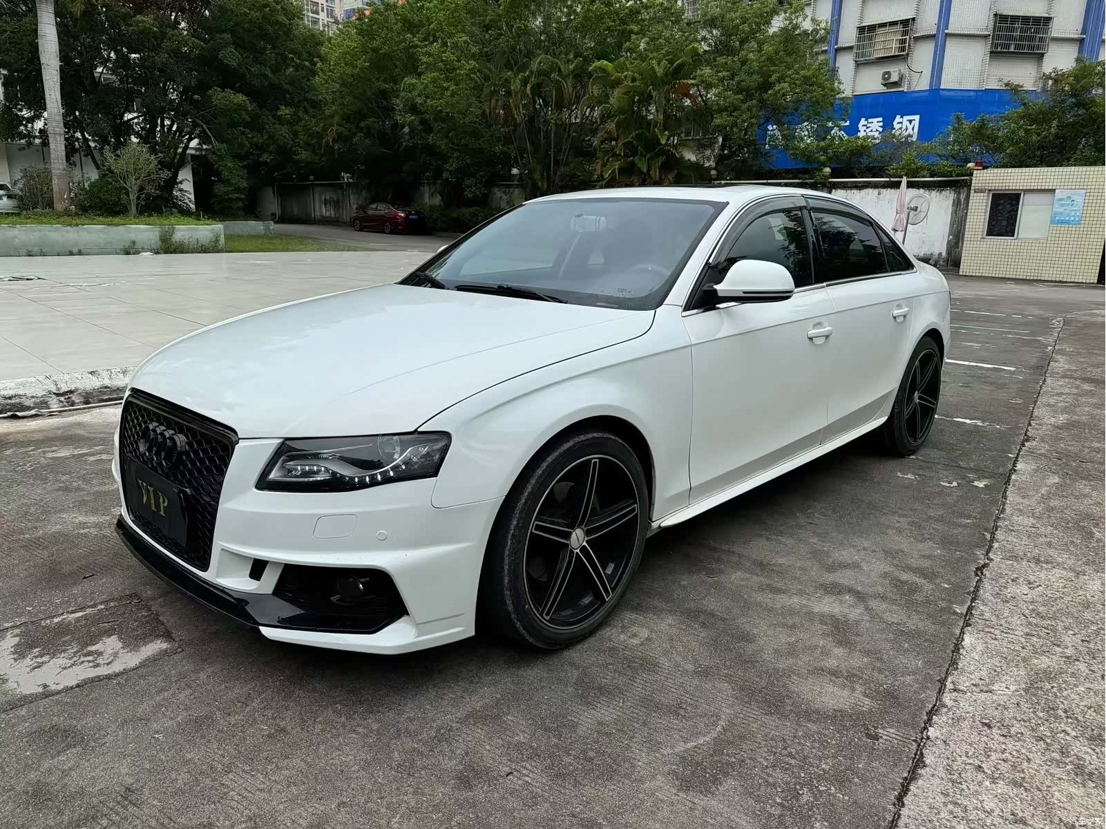 Audi A4L, 2011 1