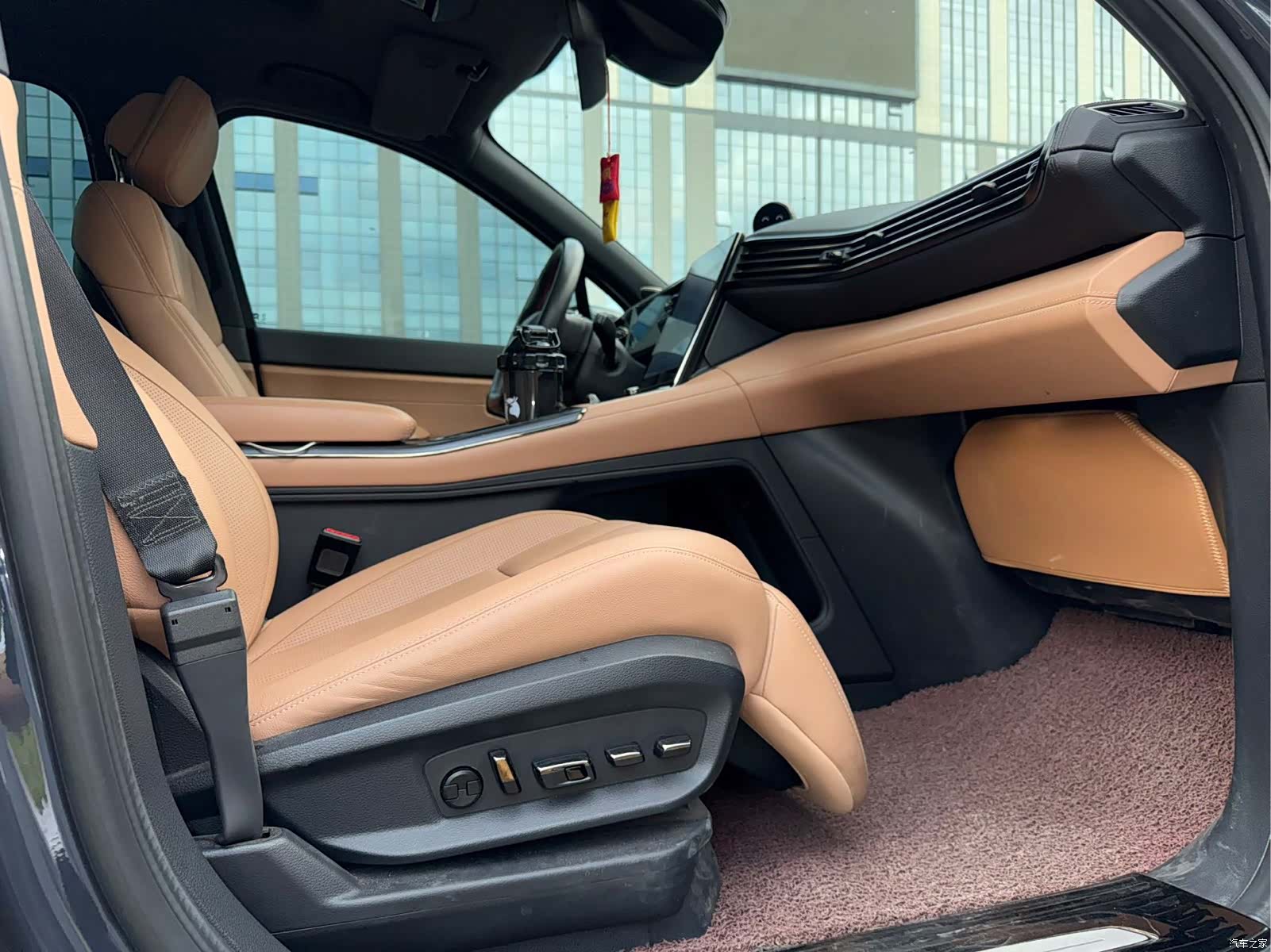 NIO ES8, 2021 11