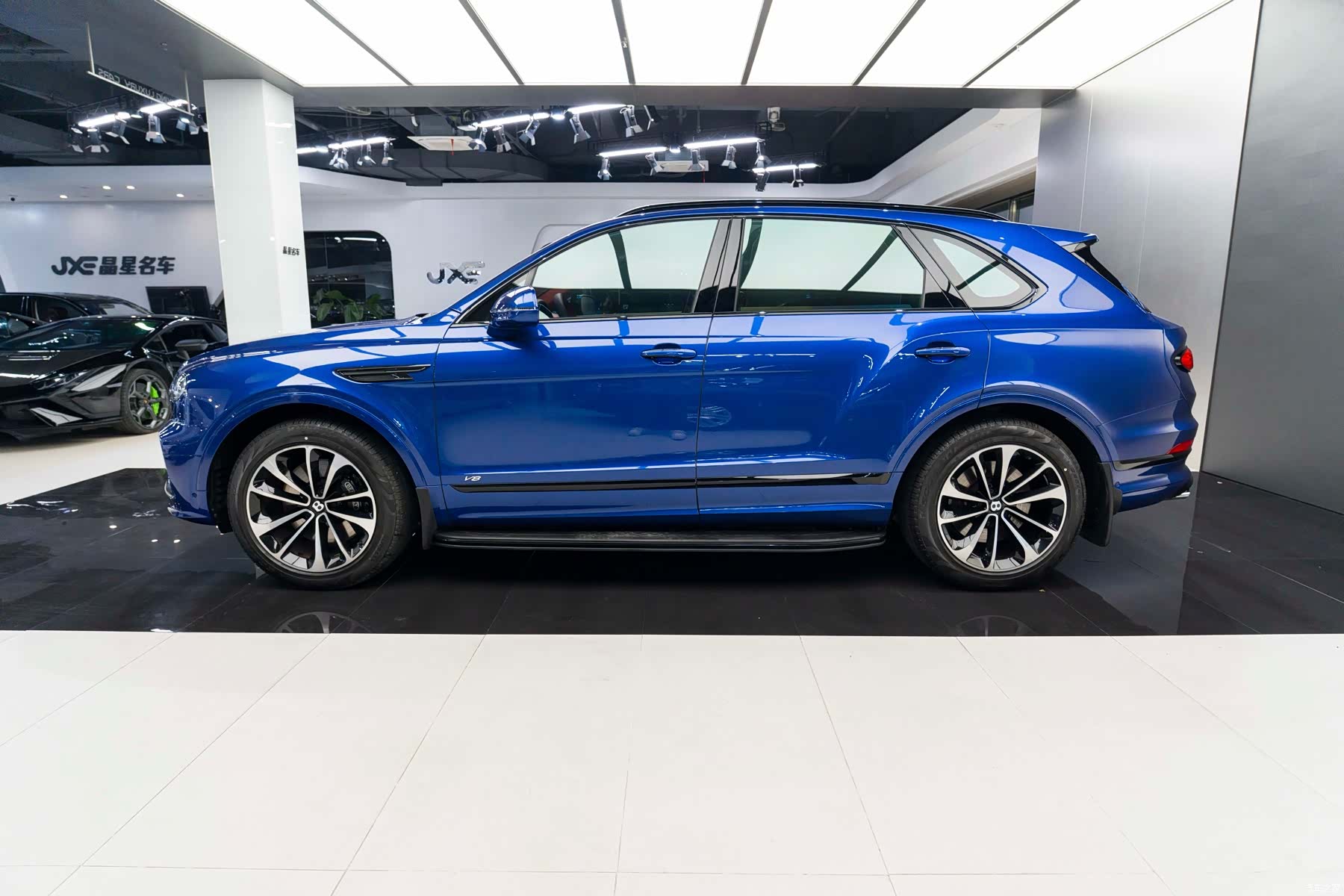 Bentley Bentayga, 2021 12