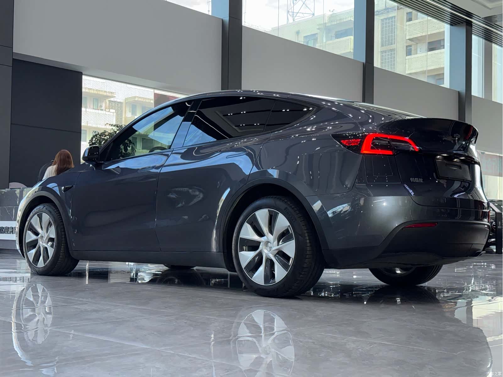 Tesla Model Y, 2021 10