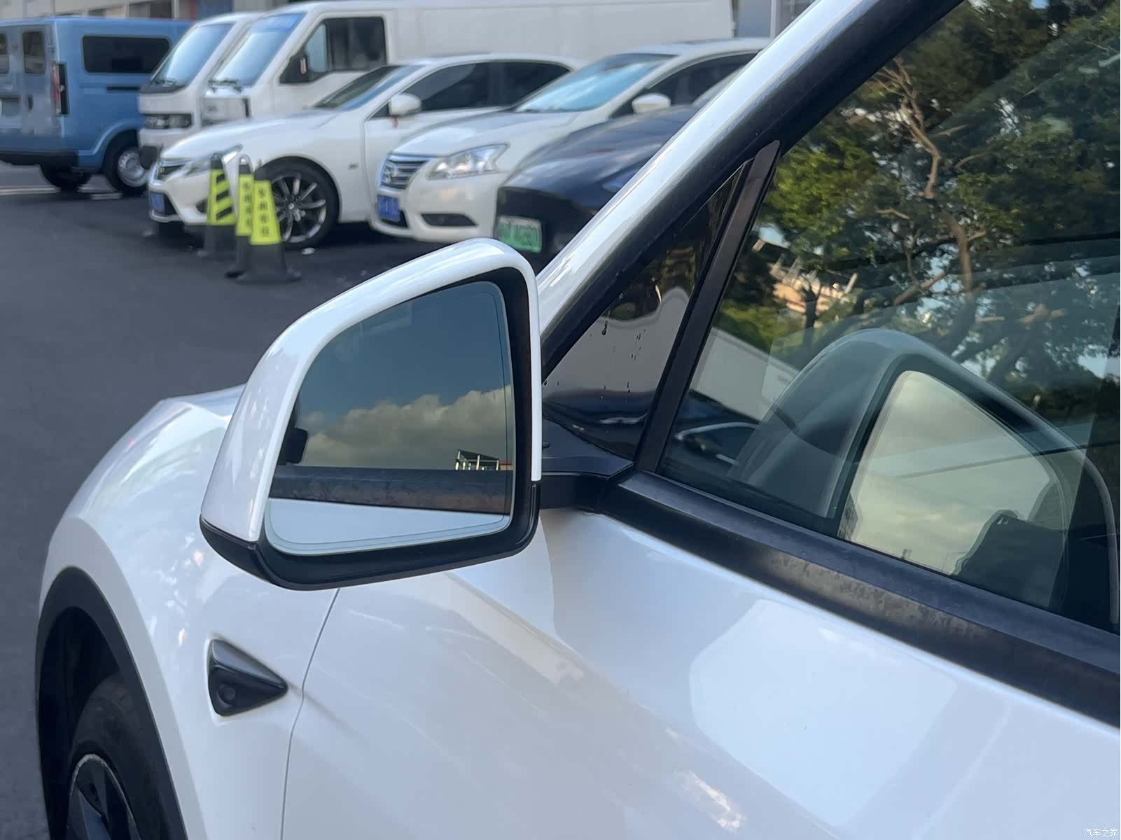Tesla Model Y, 2023 27