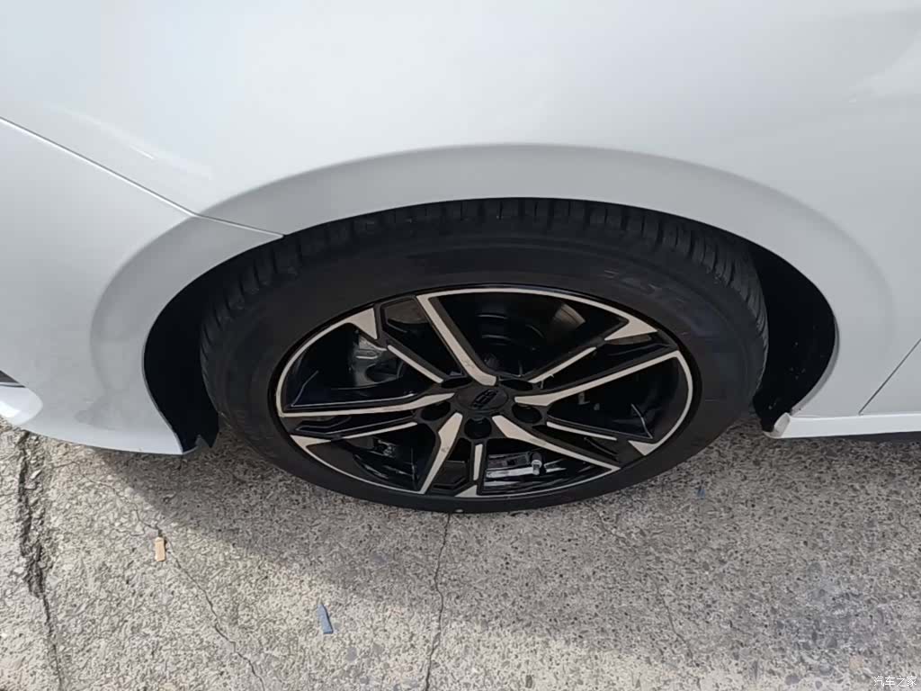 Geely Binray, 2025 25