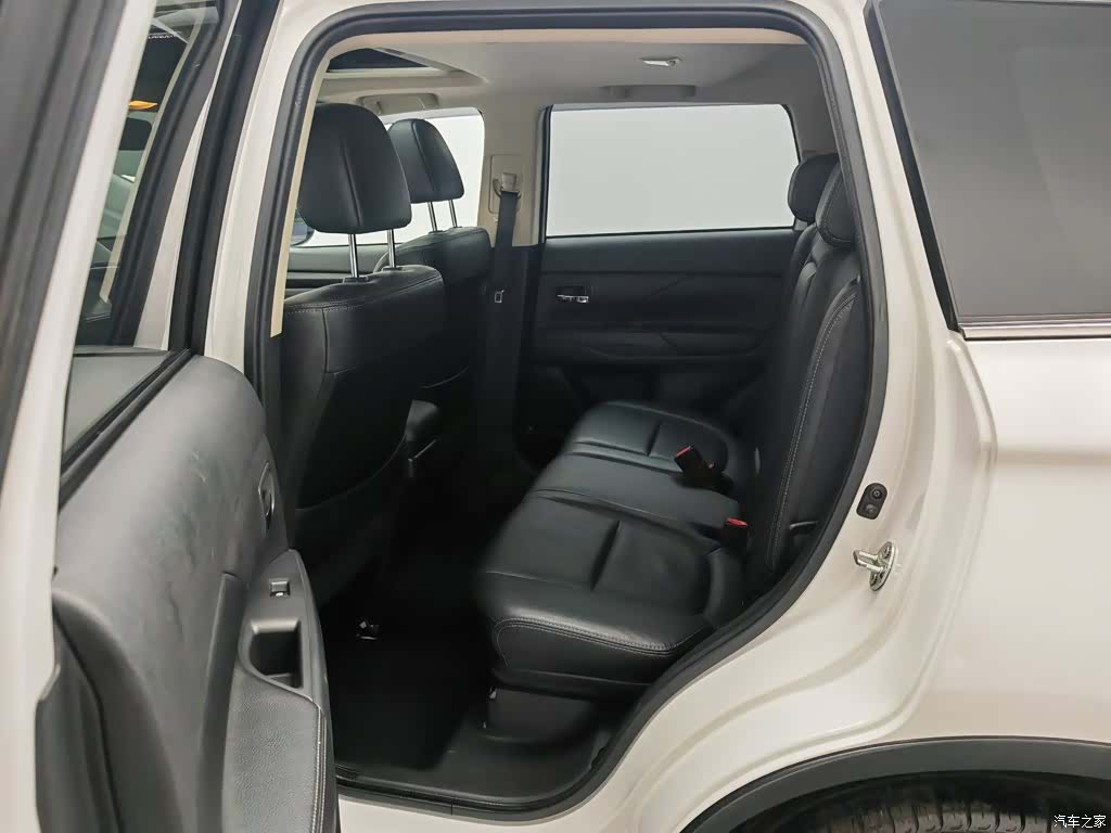 Mitsubishi Outlander, 2016 15