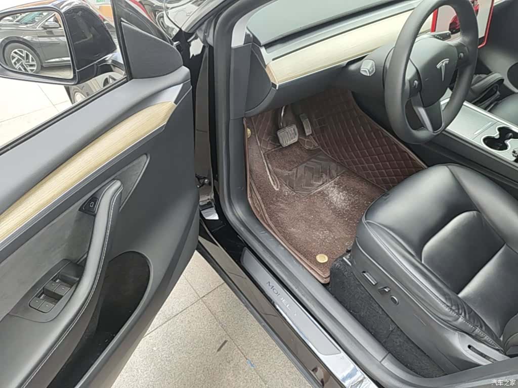 Tesla Model Y, 2022 16