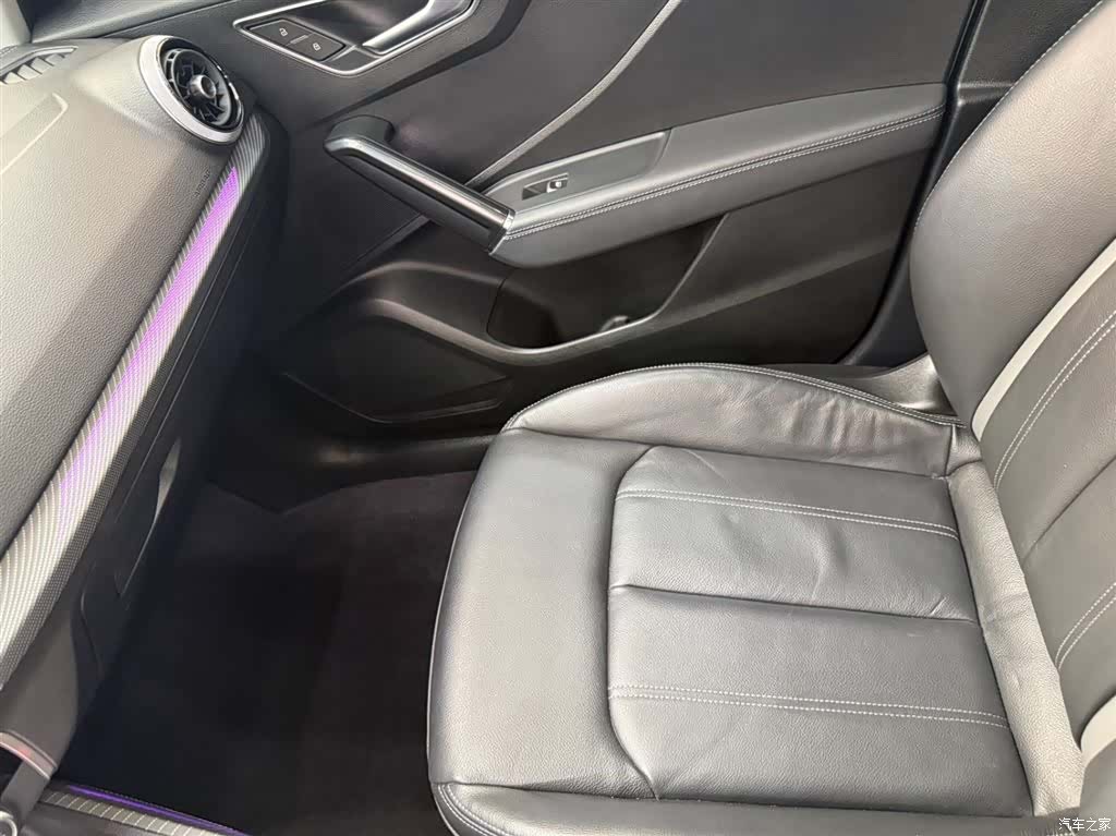 Audi Q2L, 2022 13