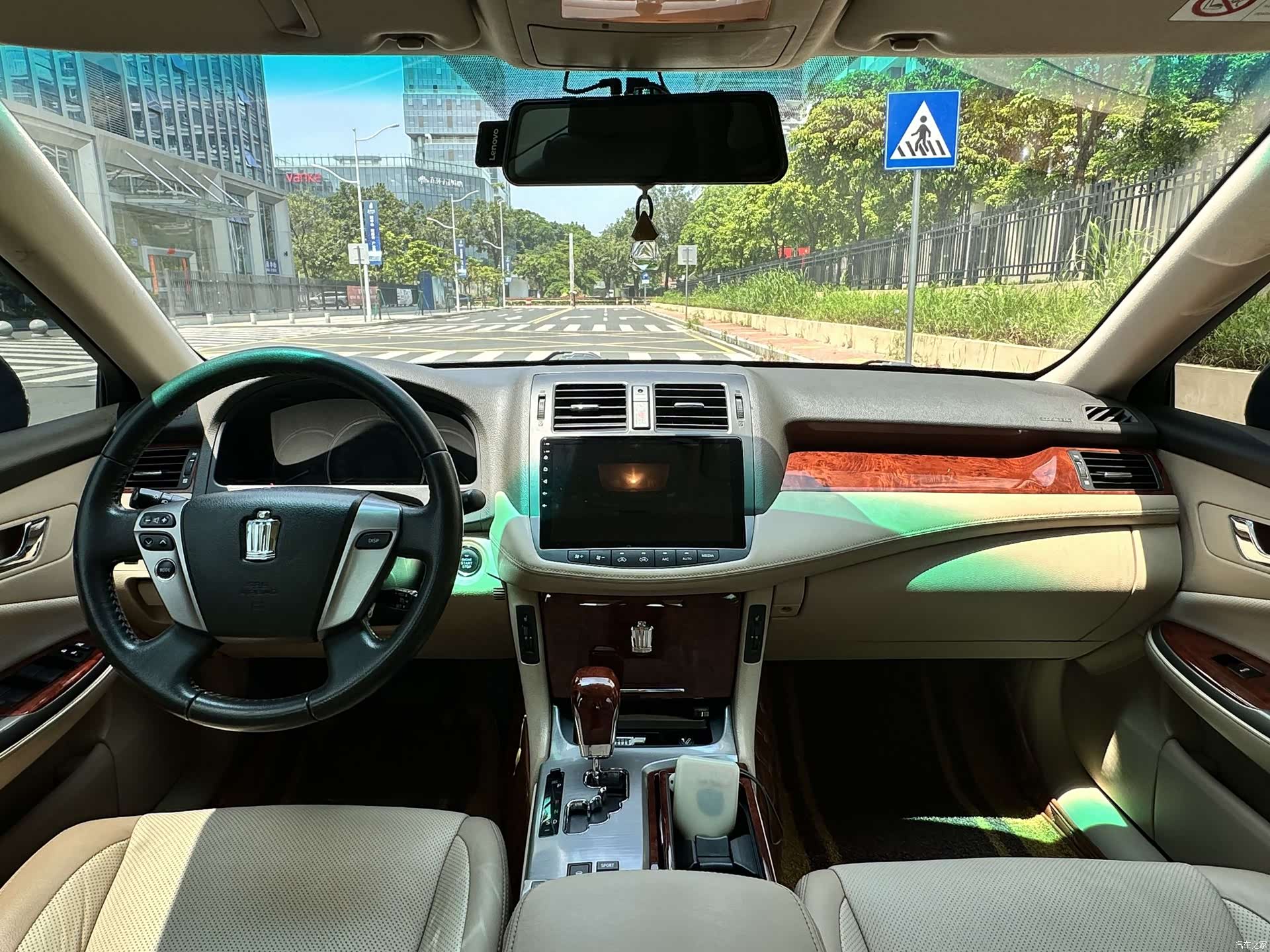 Toyota Crown, 2015 4