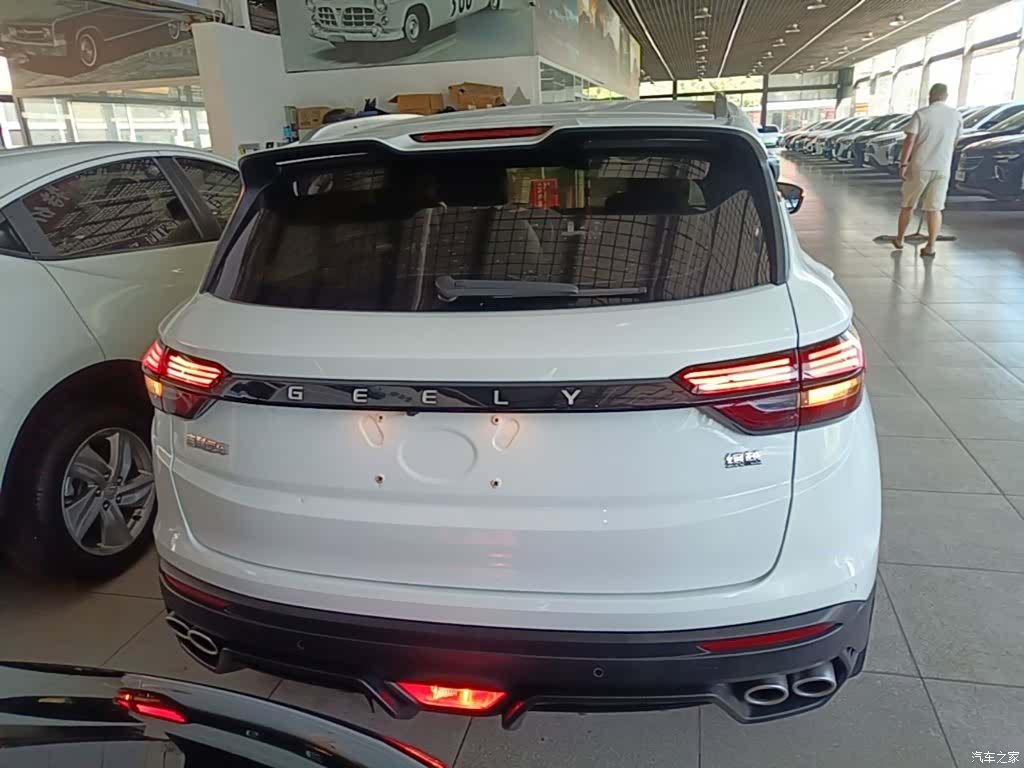 Geely Coolray, 2022 6