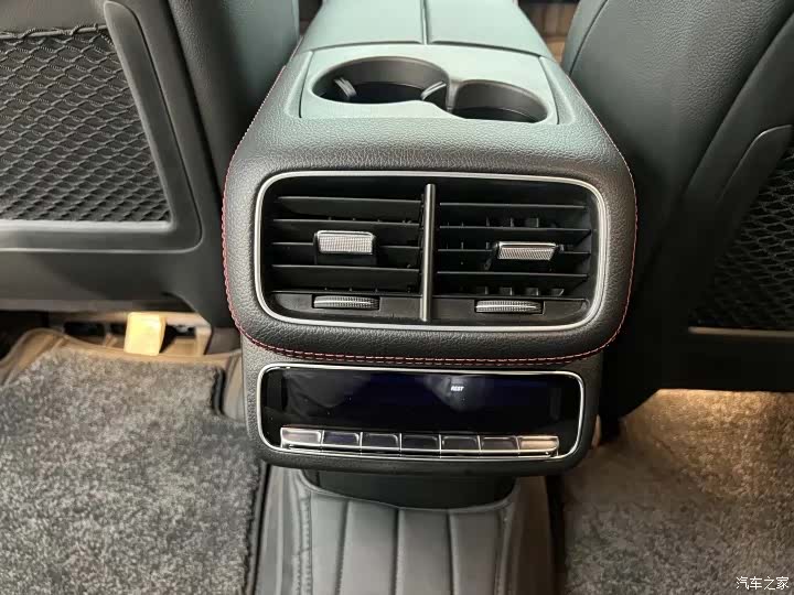 Mercedes-Benz GLE, 2025 10