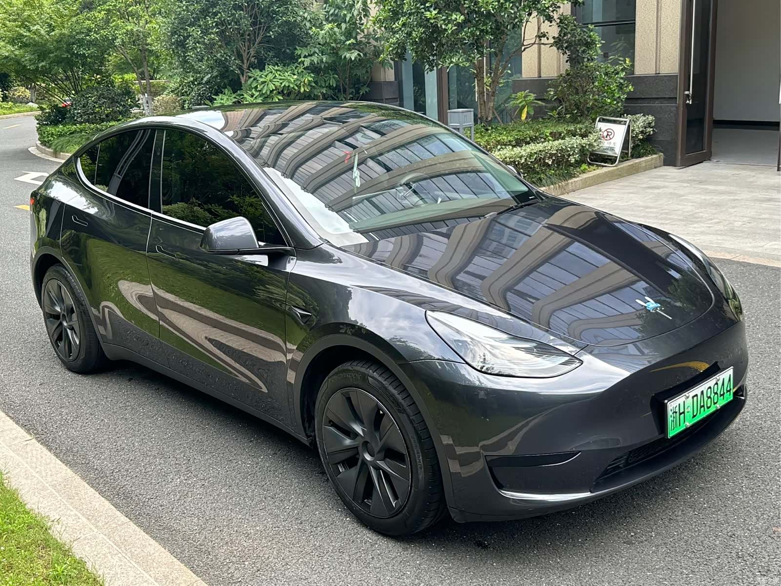Tesla Model Y, 2024 3