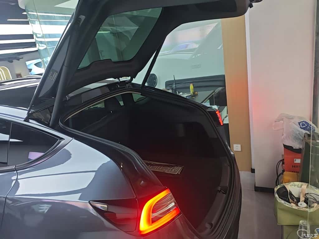 Tesla Model Y, 2023 19