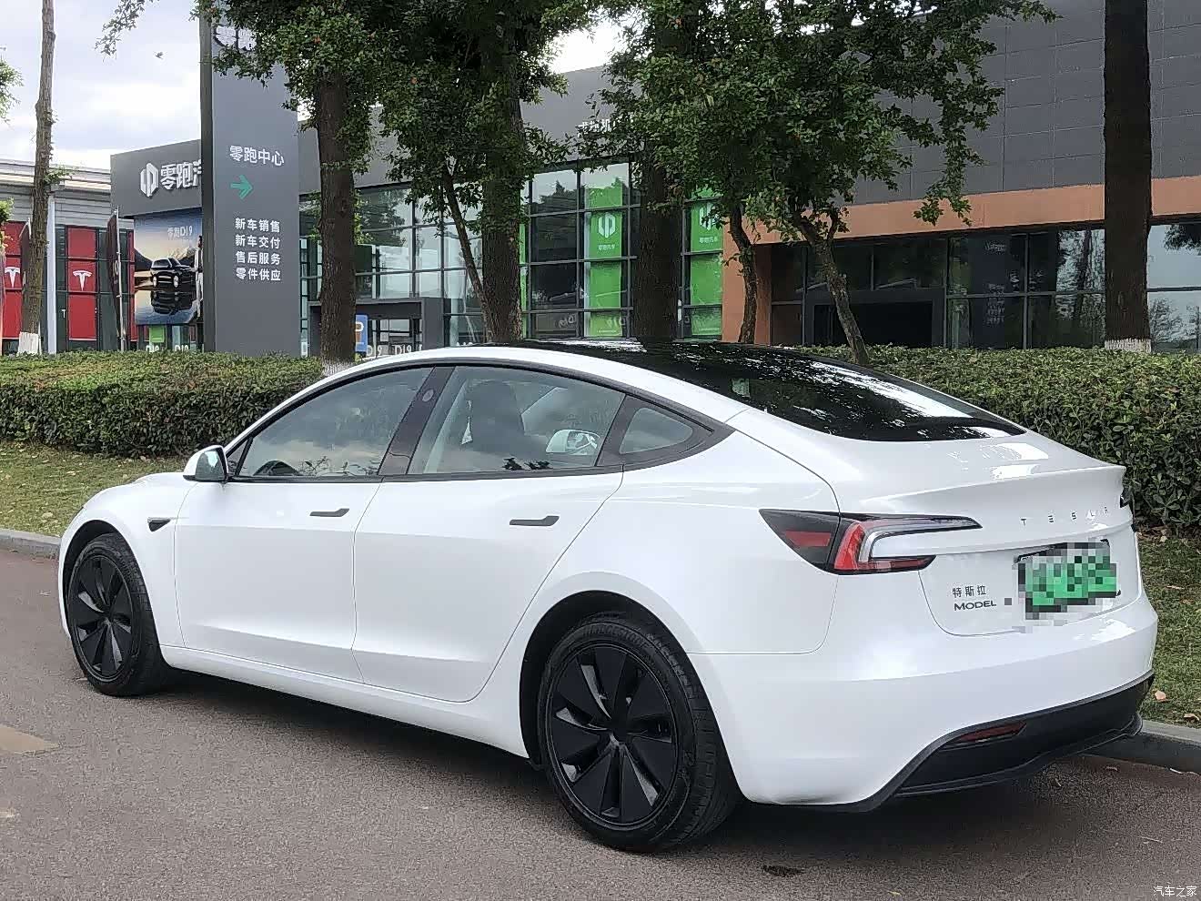 Tesla Model 3, 2025 9