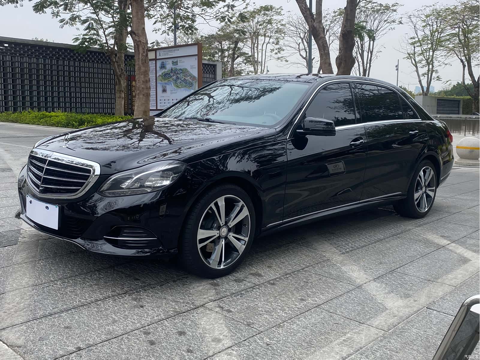 Mercedes-Benz E-Class, 2014 1