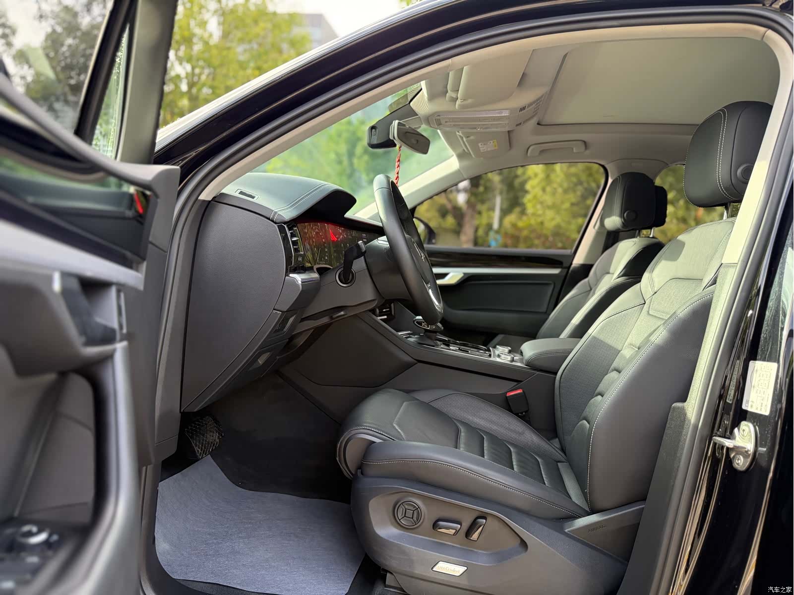 Volkswagen Touareg, 2020 4