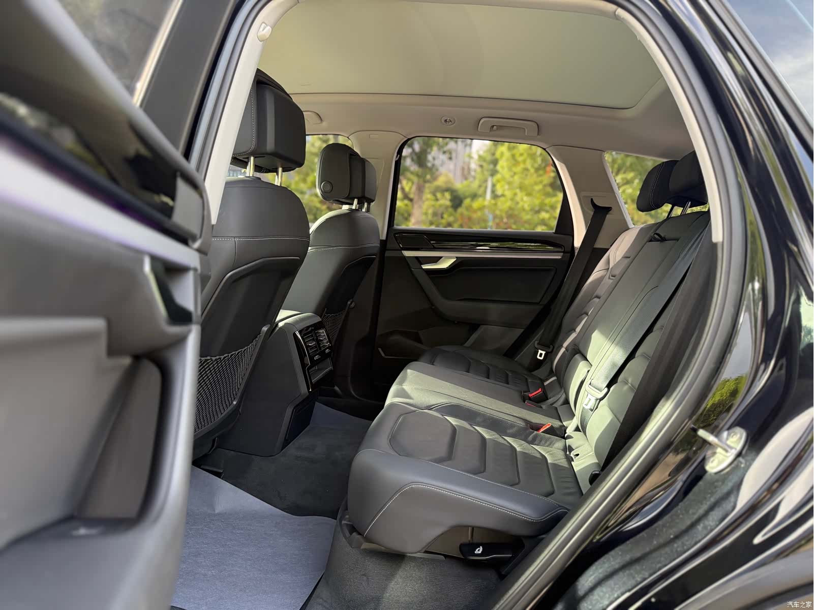 Volkswagen Touareg, 2020 все фото