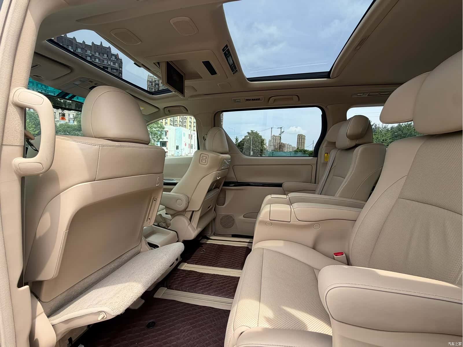 Toyota Alphard, 2012 4
