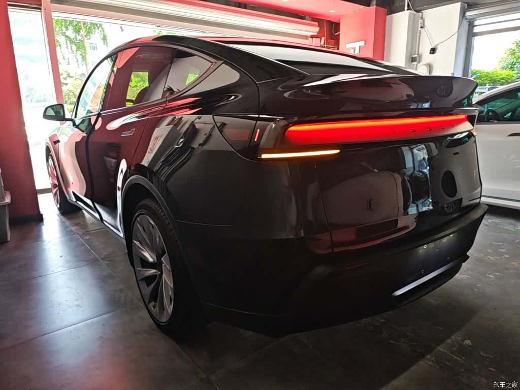 Tesla Model Y, 2025 все фото