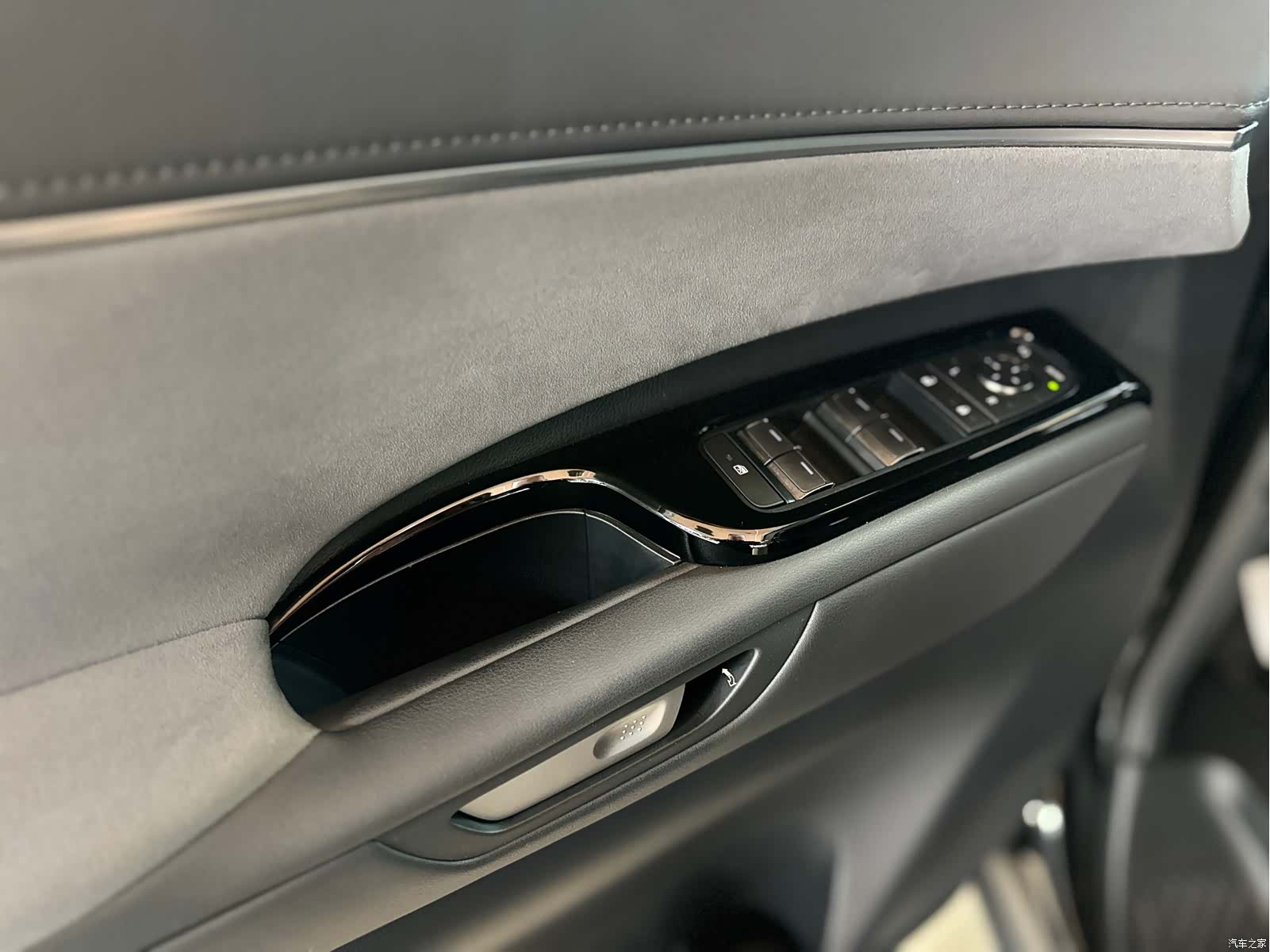 Lexus LM, 2024 8