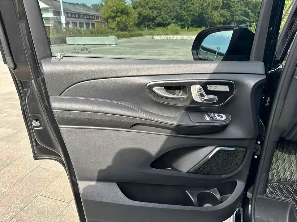 Mercedes-Benz V-class