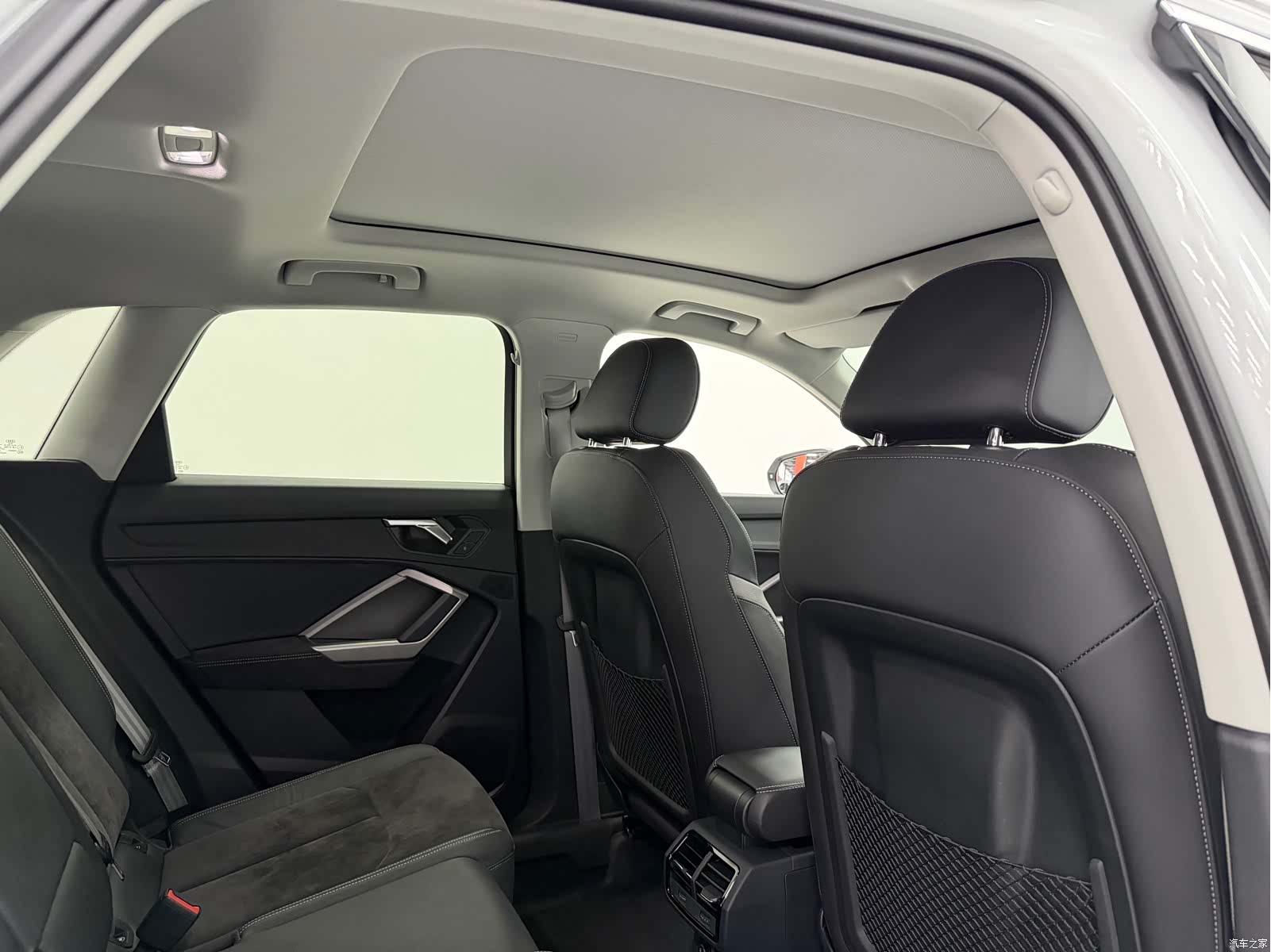 Audi Q3, 2022 12