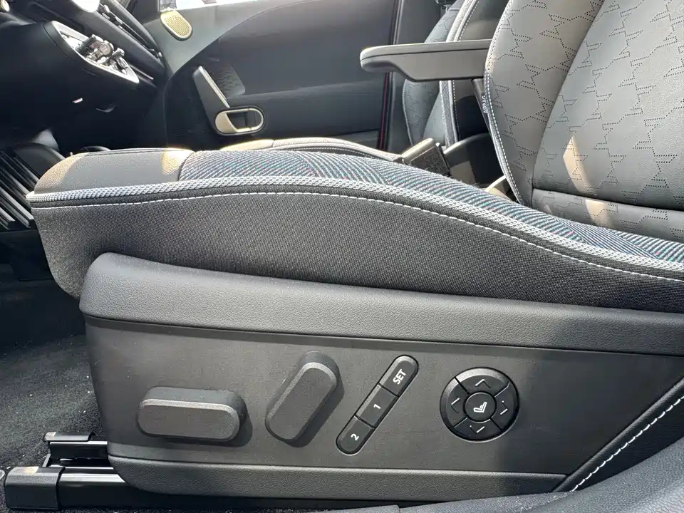 MINI Electric ACEMAN