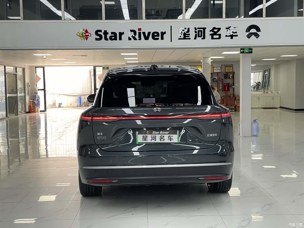 NIO ES8, 2023 7