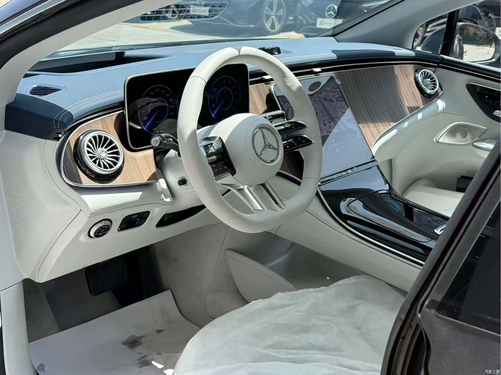 Mercedes-Benz EQE, 2025 3