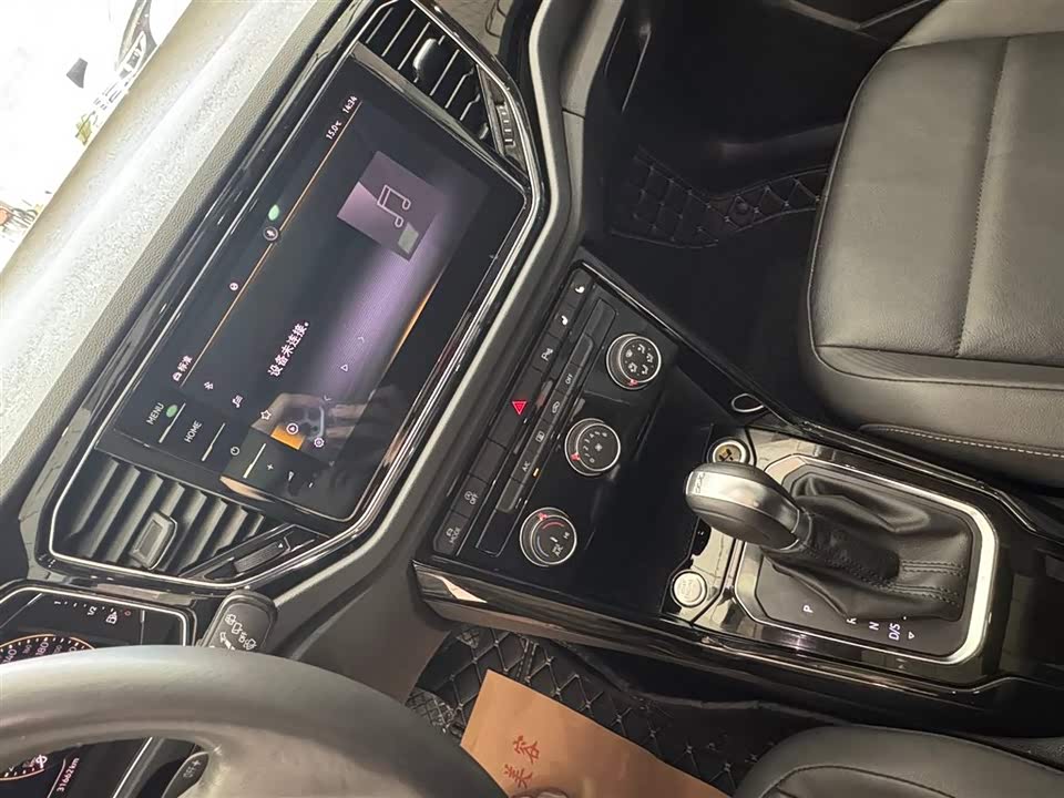 Volkswagen T-ROC exploring Songs