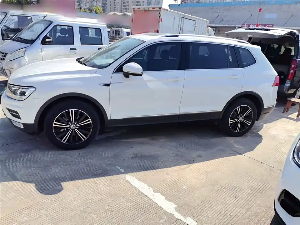 Volkswagen Tiguan L