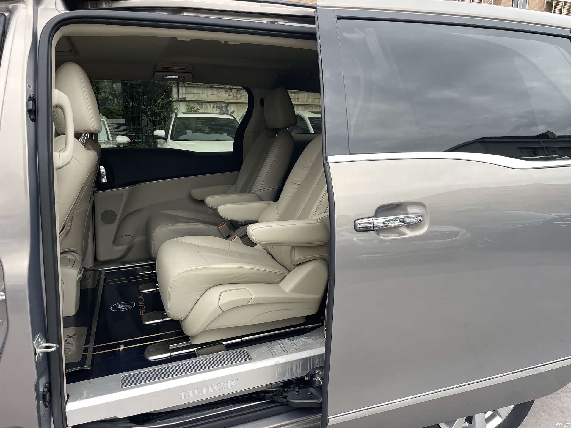 Buick GL8, 2018 17
