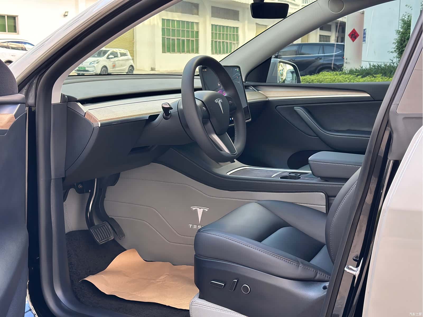 Tesla Model Y, 2023 15