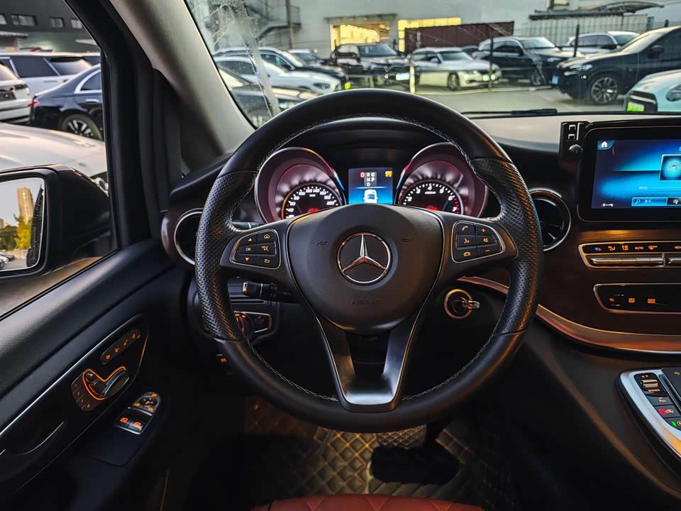 Mercedes-Benz V-class