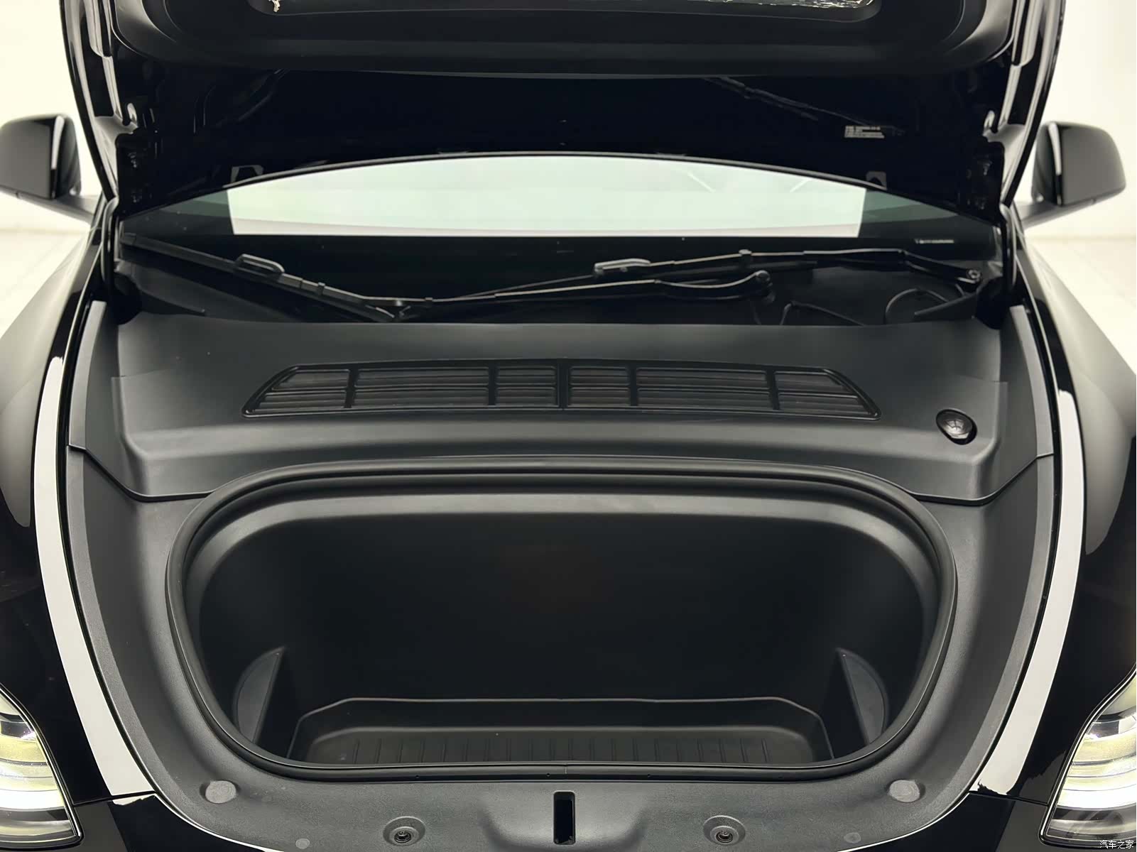 Tesla Model Y, 2022 23