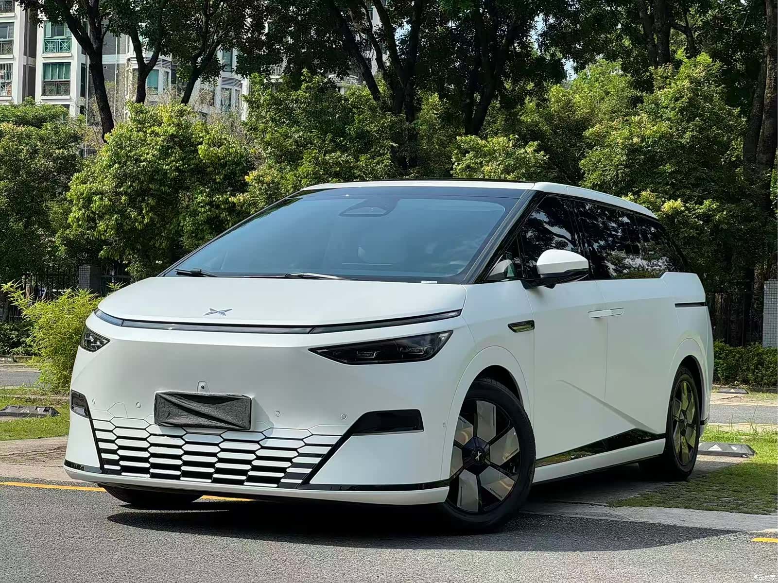 Xpeng X9, 2024 1