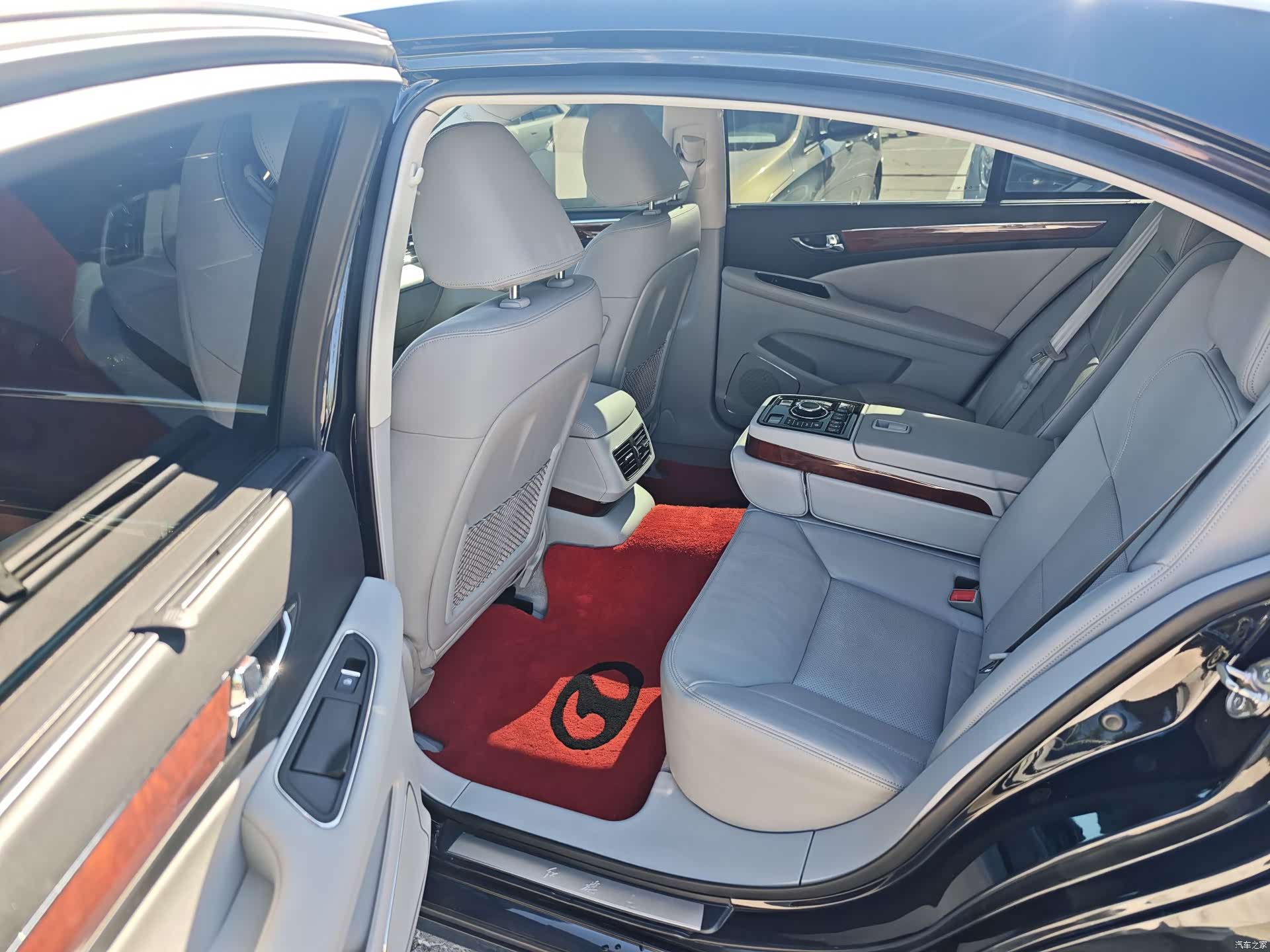 Hongqi H7, 2016 8